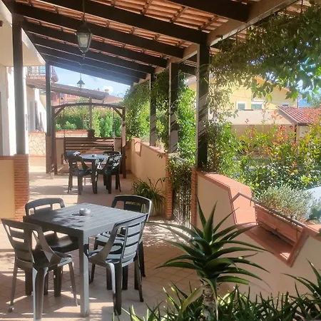 Bed & Breakfast Casale Shanti 3*